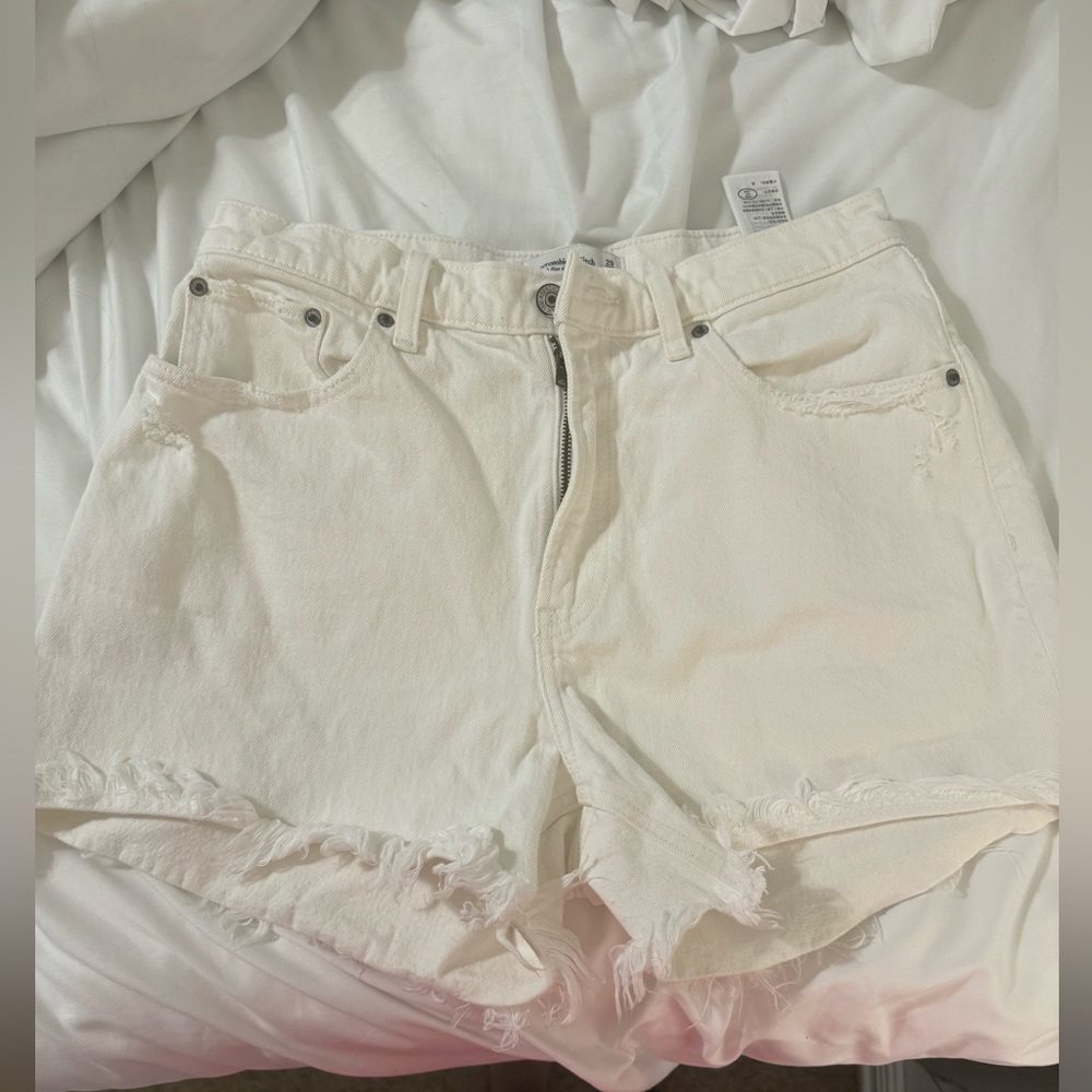 Abercrombie 4 inch High Rise shorts . Curve love .